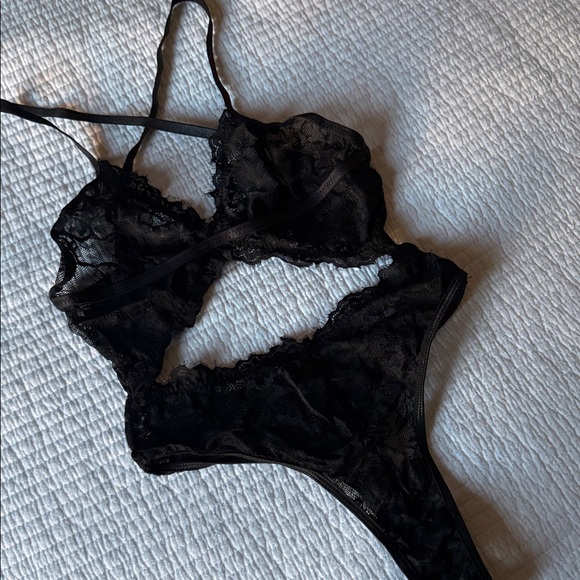 Black Lace Bodysuit - Picture 3 of 10